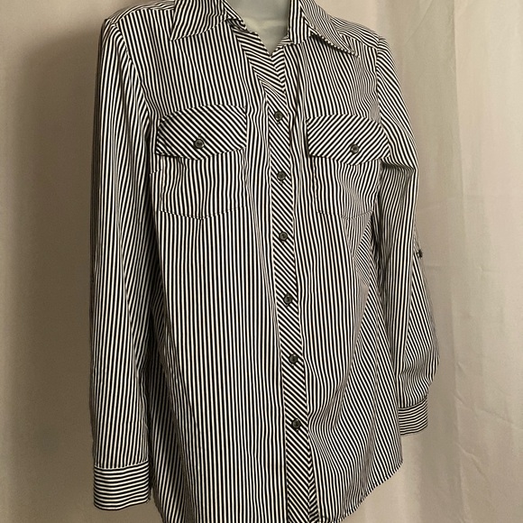 Button down small long sleeve top - Picture 10 of 16